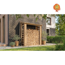 Holzlager Funkenwinkel im Garten
