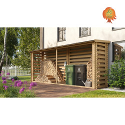 Holzlager Scheitweite im Garten