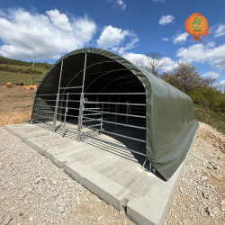 Weidezelt PVC Stahl Runddach Koppel – 8 × 12 m auf Betonplatten